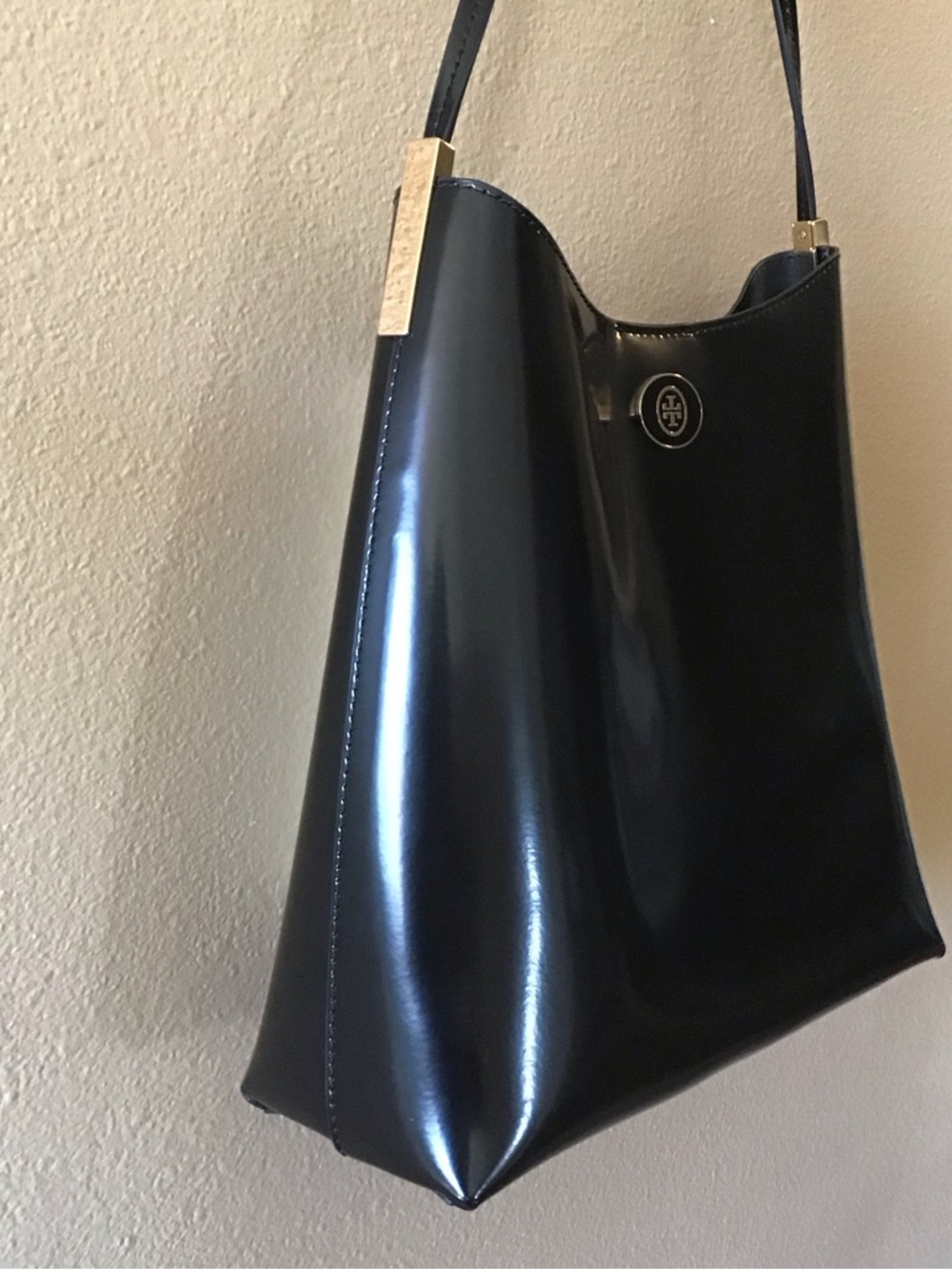 Tory Burch Robinson Spazzolato Black Handbag - Picture 3 of 8